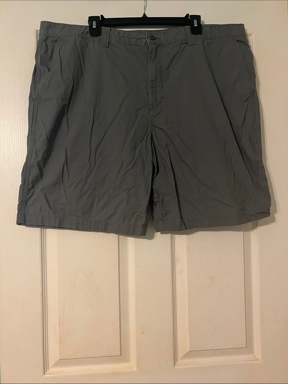 Magellan Outdoors Gray Flat Front Men's Shorts. Size 42 Waist. Like new/no wear